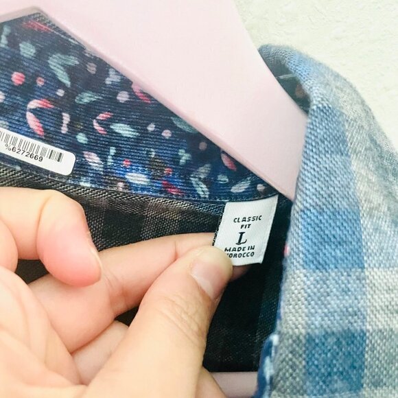 Robert Graham Blue and Grey Plaid Button Down in Size L - Picture 4 of 4